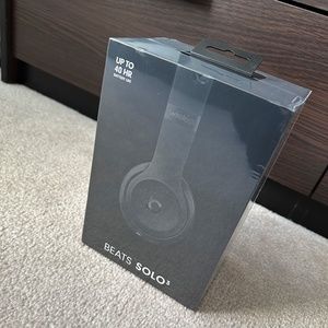 Brand New Sealed Beats Solo3 Wireless Headphones - The Beats Icon Collection -